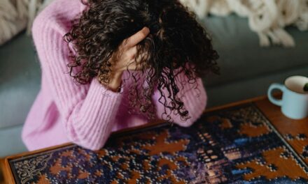 🚀 Marketing de 0 a 100: Por qué «Vender a todos» es el camino más rápido al fracaso.